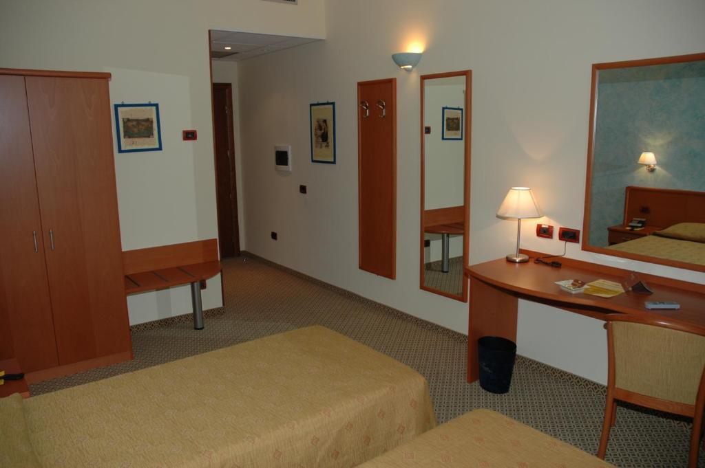 Hotel Brindor Poirino ห้อง รูปภาพ