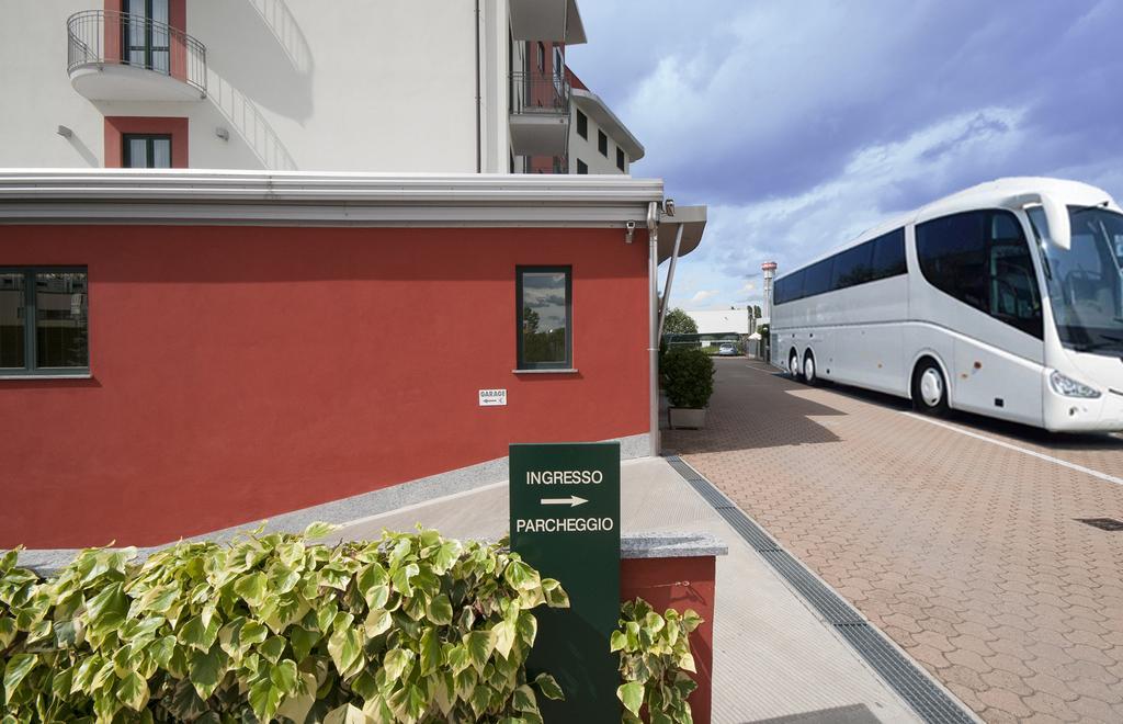 Hotel Brindor Poirino ภายนอก รูปภาพ