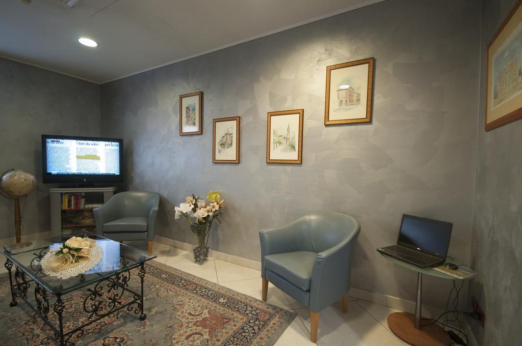 Hotel Brindor Poirino ภายนอก รูปภาพ