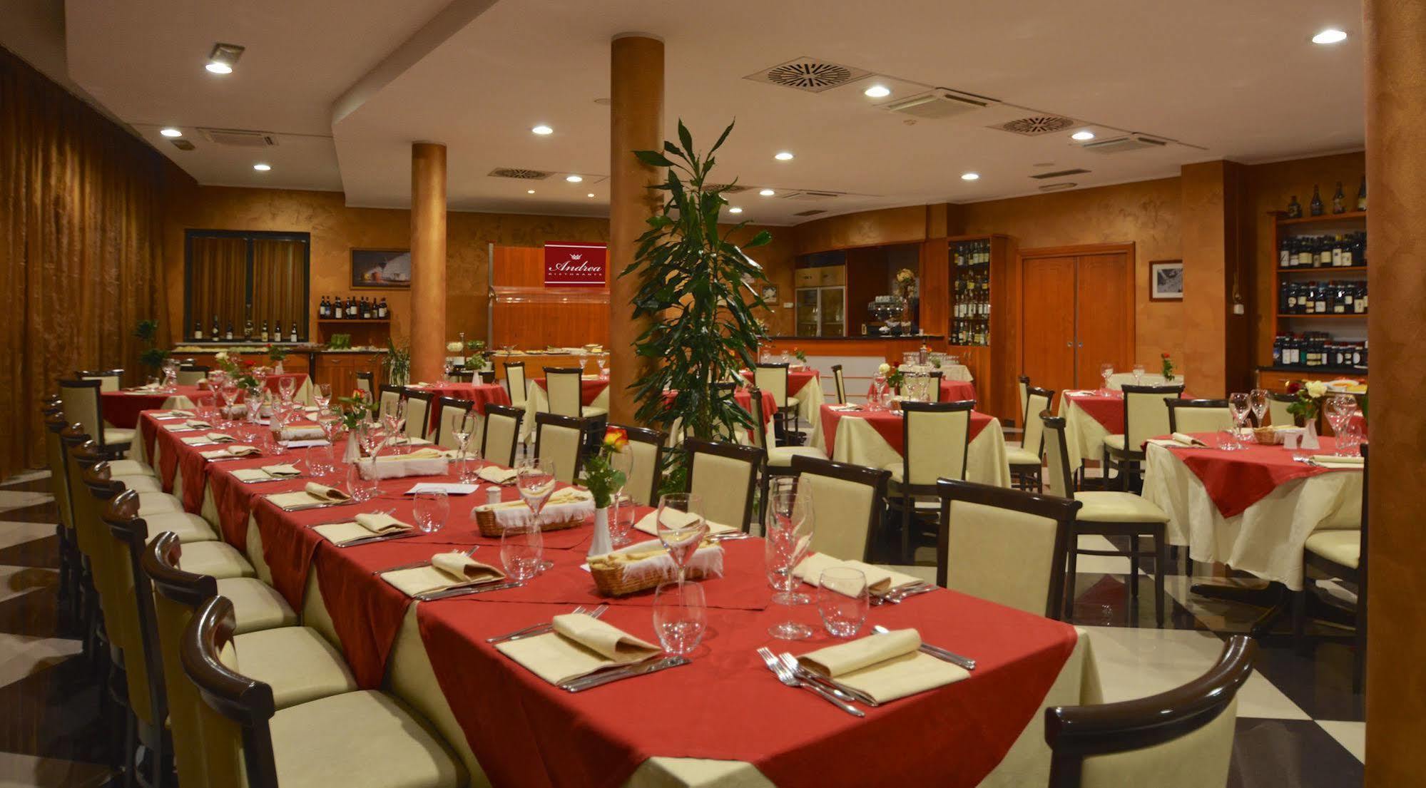 Hotel Brindor Poirino ภายนอก รูปภาพ
